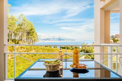 Image de Appartement 'Charmant T2 Entre Mer Et Montagne' avec vue sur mer, Wi-Fi et climatisation