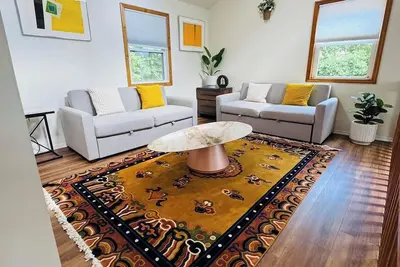 Image de Lakefront house