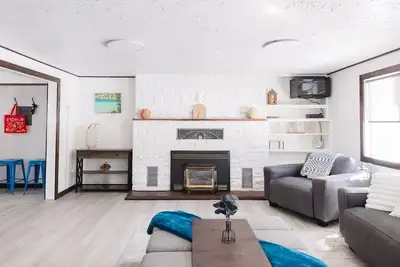 Image de Lazy Duck Inn #30, a cozy 2-bedroom retreat in West Yellowstone