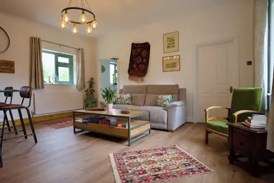 Tring Grange Cottage - Sleeps 2 - Onsite Parking