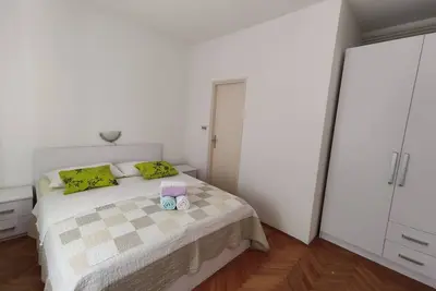 Image de Appartement de deux chambres avec la terrasse et la vue sur le mer Banjol, Rab (A-23095-a)