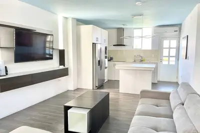 Image de Chic City Gateway: Spacious modern apartment in the Heart of Puerto Ayora
