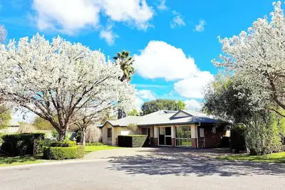 Image de Welcome to Schnippen Inn\nPerfect base for your visit to the wine capital.