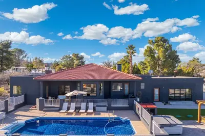 Image de Cottonwood Paradise: Luxe Home w/ Pool-Nice Views!