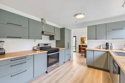 Image de Mid-Century Retreat near Domain and Downtown