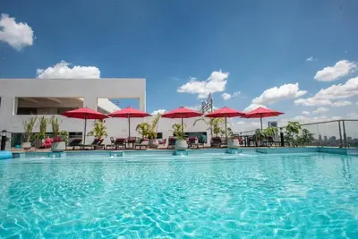 Image de Stylish 2-bedroom apartment with heated infinity pool, fitness room & Sauna