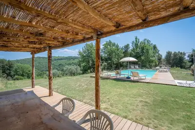Agréable appartement dans une maison de vacances avec climatisation, piscine, Wifi, Tv, balcon