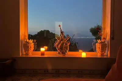 Image de Maison déchirante avec vue sur la mer à Capri - Italie