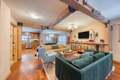 Image de Private Deck, Fireplace, and Ski Access Near Northstar | The Lazy Bear