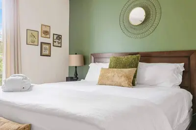 Image de Wilhelmenia Suites • 4br Near King • Sleeps 12