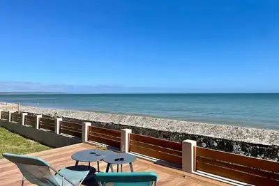 Image de Villa - La Maison de la mer\nMaison entièrement rénovée en front de mer.