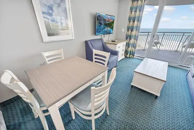 Image de 8th Floor Stunning Views, Contemporary Oceanfront!