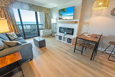 Image de Newly Remodeled, Direct Oceanfront & Heated Pools!