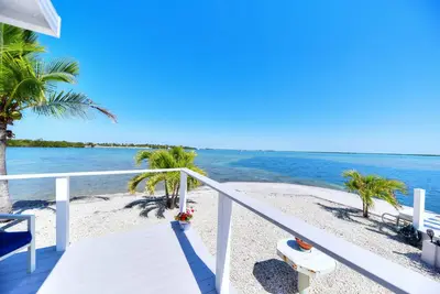 Image de Dream vacation home with open water views, boating, pools in Geiger Key