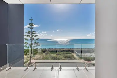 Image de Coastal Bliss with Marina Views-Neaby Cafes