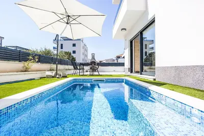 Image de Confortable appartement pour 5 personnes avec piscine privée, Wifi, climatisation, Tv et terrasse