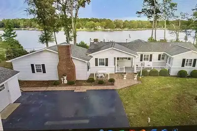Image de Bluebell Cottage! Waterfront, Boat Dock in Gloucester Va. Handicap accessible!
