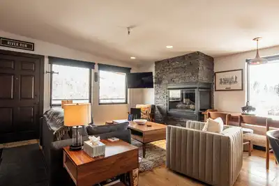 Image de Christophe Condo- New Listing! Nicely Updated w/ Year Round Hot Tub and Pool