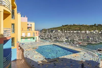 Image de Marina View 1 Bedroom Apartment w/ Swimming Pool