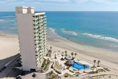Image de Tessoro Beachfront Resort in Las Conchas Condo 304