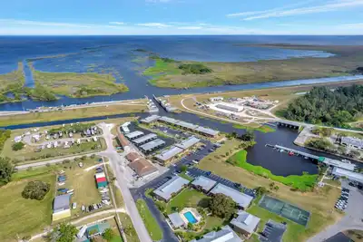 Image de Everglades Gator at Rolands King Beds cozy clean stay