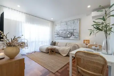 Image de Miss Pat's. New, fully renovated. River Frontage, Walk to Jetty Rd Shops & Cafes
