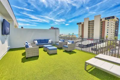 Image de 🌊Across from Beach🍹Private Roof Top Deck🐬Heated Pool☀New Townhome-Azul C1