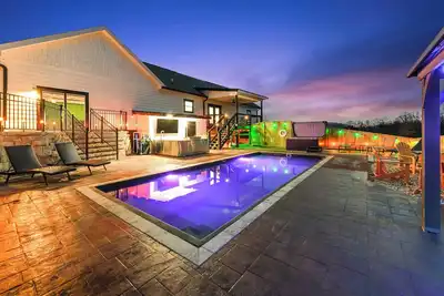 Image de Heated Pool Backyard Oasis | Pickleball-Basketball