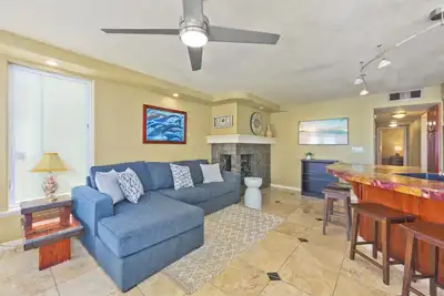 Image de Entire 2nd Floor - End of Summer Specials for August Bookings
