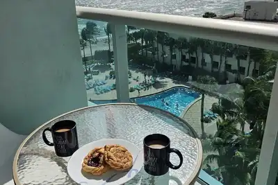 Image de Beachfront-OceanView/PoolView, 1 bedroom(2 queen beds), Full Kitchen, 1 Bathroom