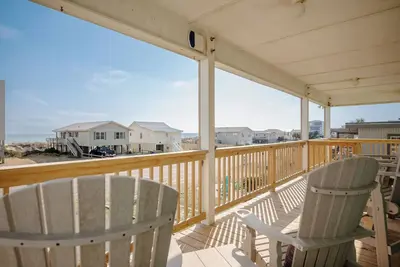Image de Remedy: Updated Carolina Cottage with Ocean Views