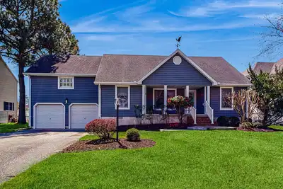 Image de Salt Pond home with access to community pool, tennis court & gym