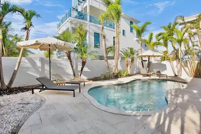 Image de Birdsong: Anna Maria Island Retreat with Pool, Steps to Beach & Pet-Friendly!