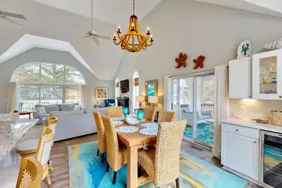 Image de Salt Pond home with community pool, tennis court & gym access