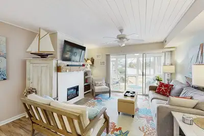 Image de Mallard Lakes townhouse in peaceful community with pool, hot tub, fishing pier
