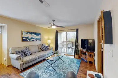 Image de Spacious condo w/large covered deck, A/C, pool & close to Sdc