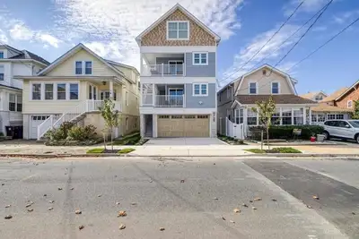Image de 3-bed 2-bath apt in Ventnor with Ac, WiFi, Outdoor Shower, 2. 5 blocks to beach