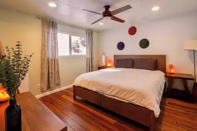 Image de Tahoe Trail Retreat - Steps from the Trt