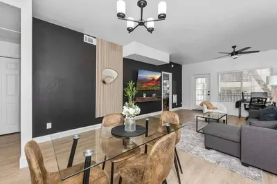 Image de Modish2BR Pickle&Basketball Ct, Pool, Bbq Cabanas