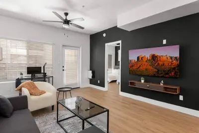 Image de Stylish 2br-Pool, Yoga Rm, Gym, Cabanas, Bbq, Prkng