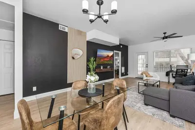 Image de Modern2BR Pickle&Basketball Ct, Pool, Bbq Cabanas