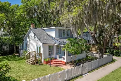 Image de Welcome to the White Lily Cottage, your retreat in the heart of St. Augustine!