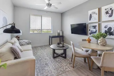 Image de Landing | Stunning 2bd, Yoga Studio, Pool