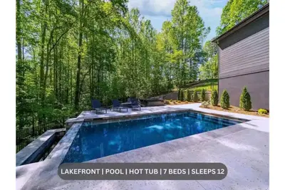 Image de Lux Lakefront Escape-Poker-Pool-Hot Tub-Fire Pit!