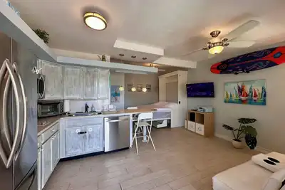 Image de Cozy Condo in Downtown Cocoa Beach - 2 minute walk to Beach