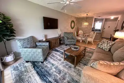 Image de Renovated 2nd Floor, Easy Walk to #1 Siesta Beach, Heated Pool, Free Wifi