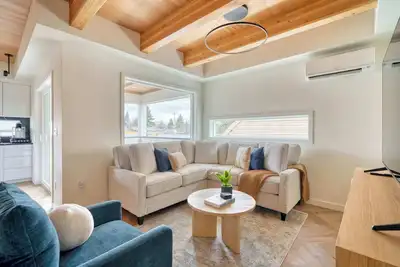 Image de 4br - Alberta Arts Townhome - Shop - Dine - Chill