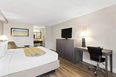 Image de Spacious Unit w/ Free Parking and Breakfast Near I-88 Corridor - Pets Allowed