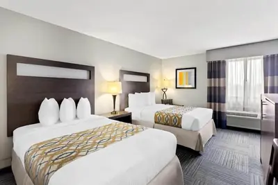 Image de 2 Family-Friendly Units Near Downtown Naperville - Free Parking and Breakfast!