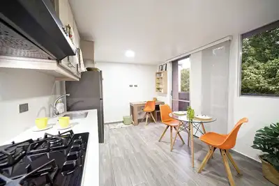 Image de Romantic and cozy with balcony and great location
